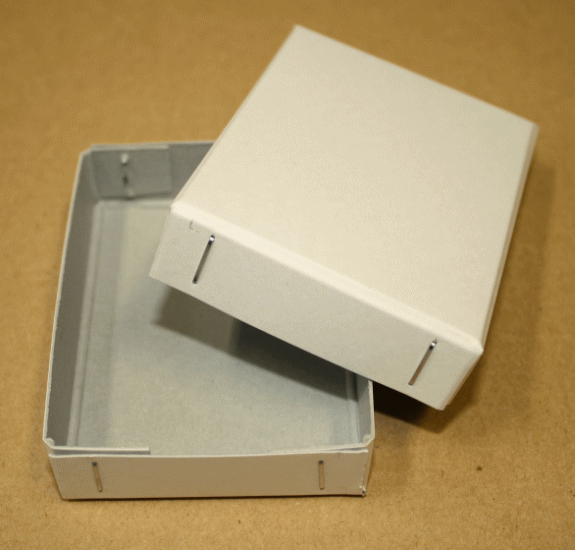 紙箱のセミオーダーメイド＿白い箱例1