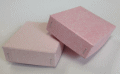 ピンク色の箱