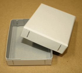 紙箱のセミオーダーメイド＿白い箱