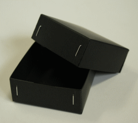 小ロットの紙箱オーダーメイド　黒い箱